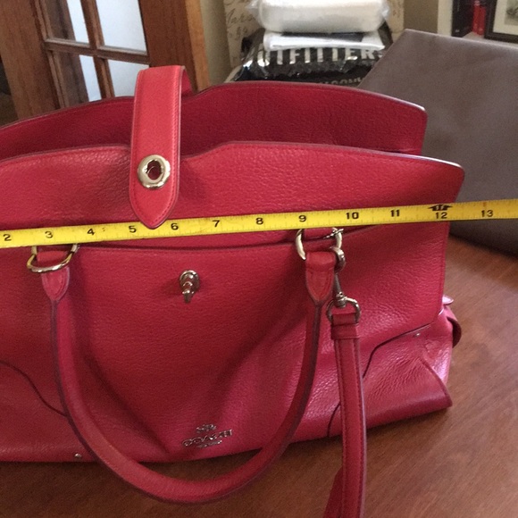 Beautiful Red Coach - Picture 5 of 7